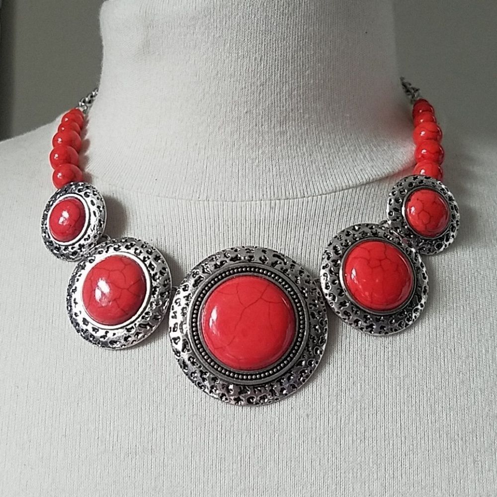 Red and silver toned chunky necklace